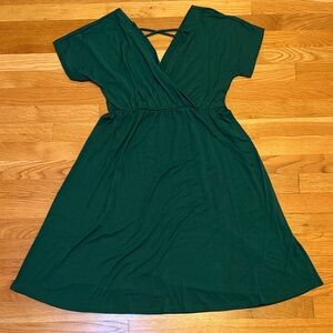 Women’s Emerald Green V-Neck Short Sleeve Dress